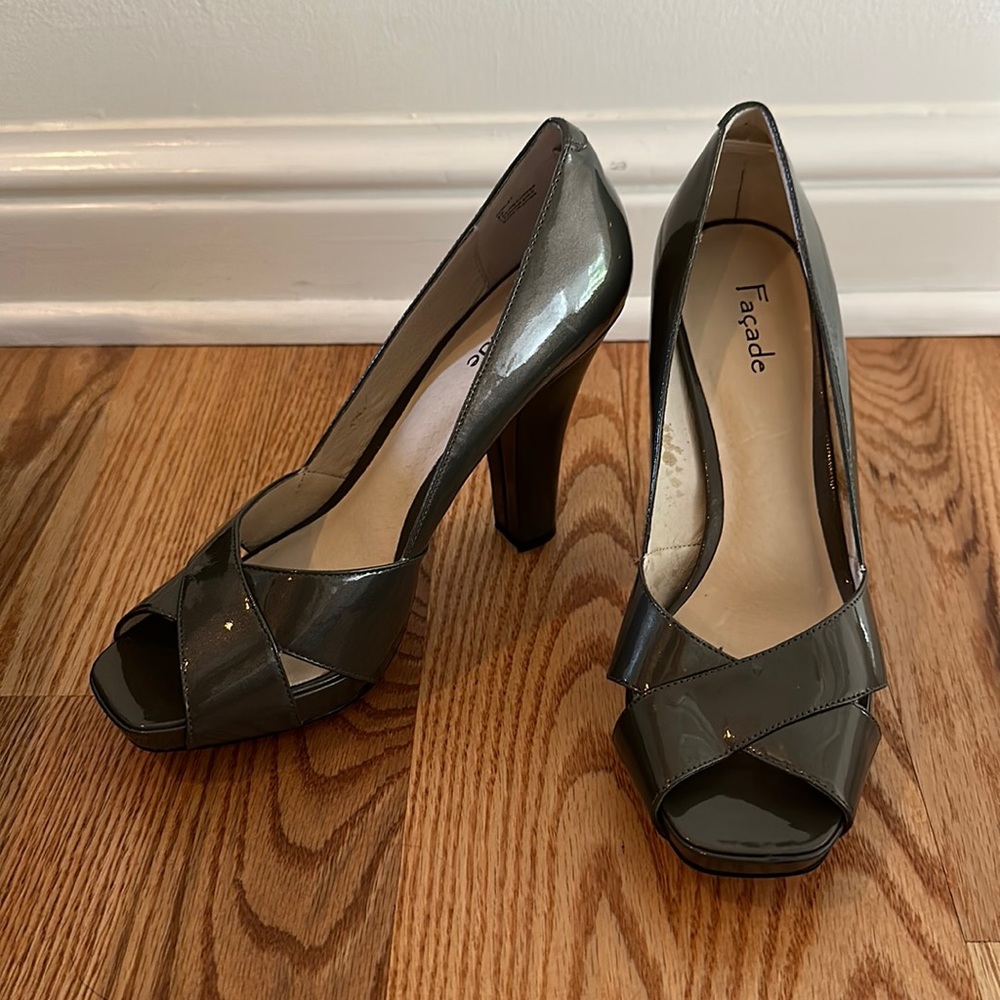 Facade - grey patent heels - brand new - sz 8